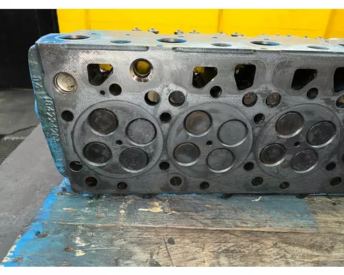 INTERNATIONAL DT 466E Cylinder Head