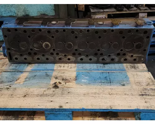 INTERNATIONAL DT 466E Cylinder Head