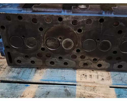 INTERNATIONAL DT 466E Cylinder Head