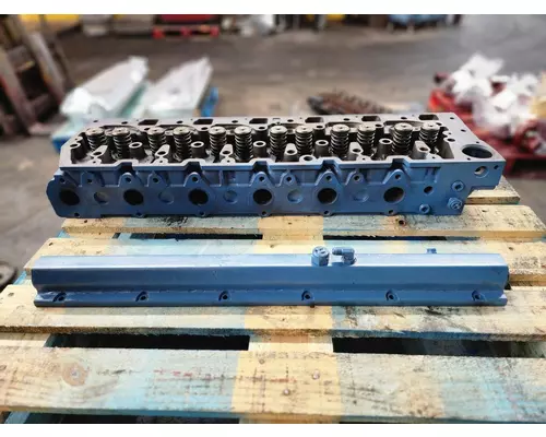 INTERNATIONAL DT 466E Cylinder Head