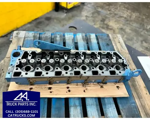 INTERNATIONAL DT 466E Cylinder Head