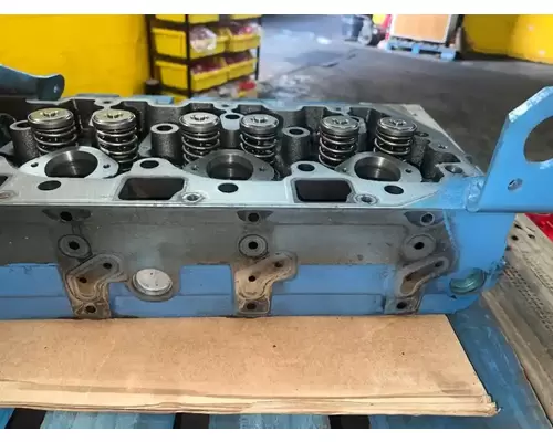 INTERNATIONAL DT 466E Cylinder Head