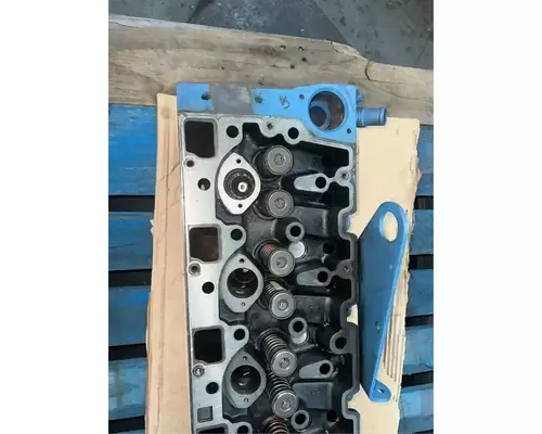 INTERNATIONAL DT 466E Cylinder Head