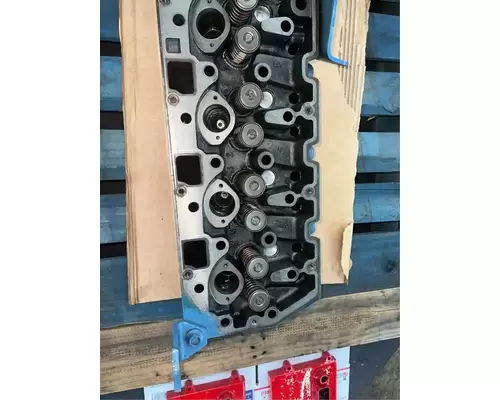 INTERNATIONAL DT 466E Cylinder Head