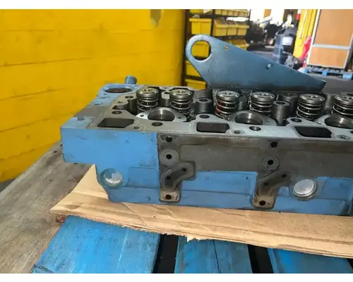 INTERNATIONAL DT 466E Cylinder Head