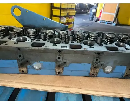 INTERNATIONAL DT 466E Cylinder Head