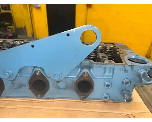 INTERNATIONAL DT 466E Cylinder Head