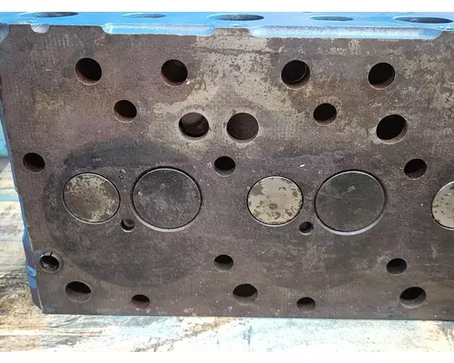 INTERNATIONAL DT 466E Cylinder Head