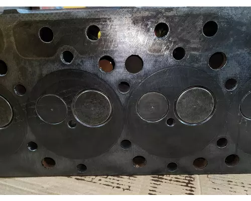 INTERNATIONAL DT 466E Cylinder Head