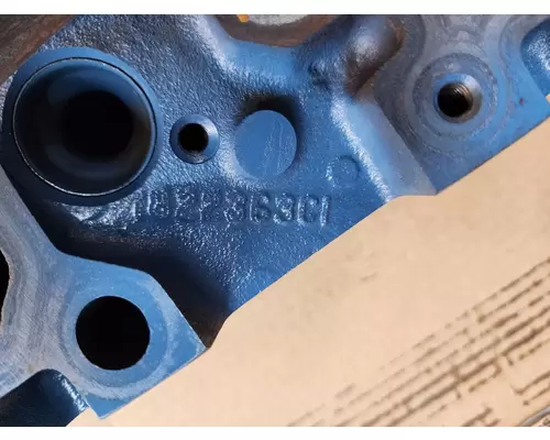 INTERNATIONAL DT 466E Cylinder Head