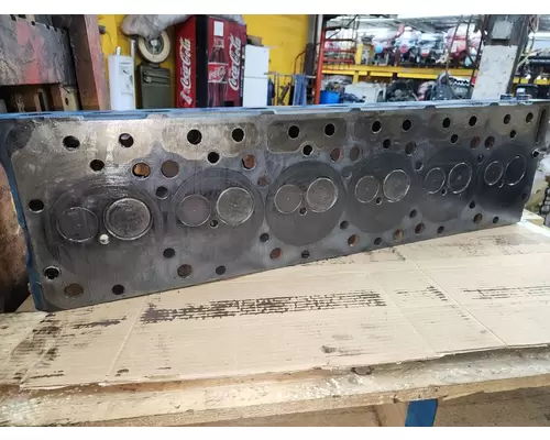 INTERNATIONAL DT 466E Cylinder Head