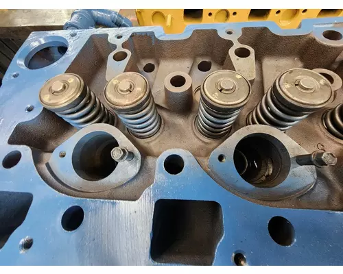 INTERNATIONAL DT 466E Cylinder Head