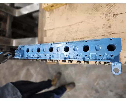 INTERNATIONAL DT 466E Cylinder Head