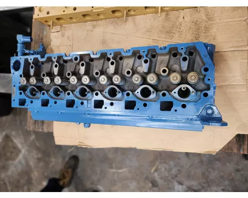 INTERNATIONAL DT 466E Cylinder Head