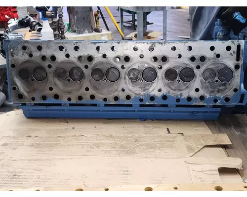 INTERNATIONAL DT 466E Cylinder Head