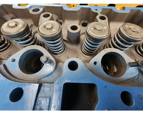 INTERNATIONAL DT 466E Cylinder Head