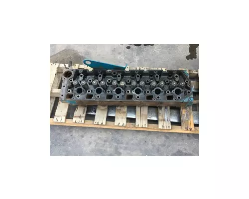 INTERNATIONAL DT 466E Cylinder Head