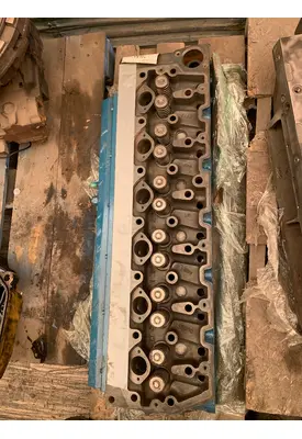 INTERNATIONAL DT 466E Cylinder Head