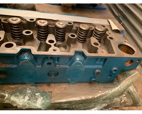 INTERNATIONAL DT 466E Cylinder Head