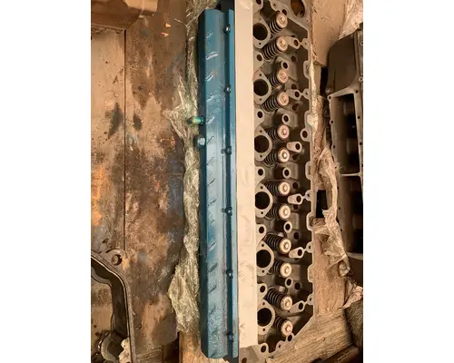 INTERNATIONAL DT 466E Cylinder Head