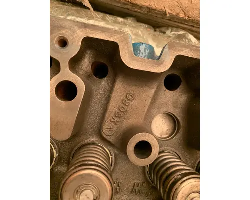 INTERNATIONAL DT 466E Cylinder Head
