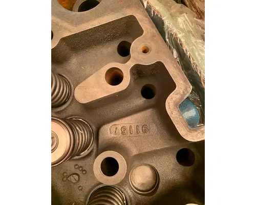 INTERNATIONAL DT 466E Cylinder Head