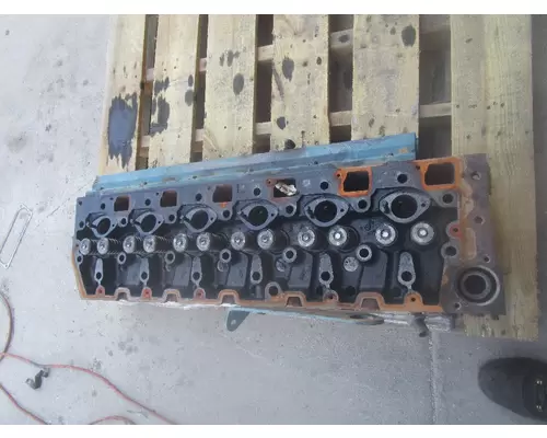 INTERNATIONAL DT 466E Cylinder Head