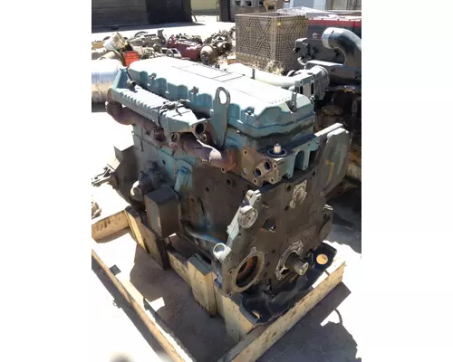 INTERNATIONAL DT 466E Cylinder Head