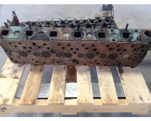 INTERNATIONAL DT 466E Cylinder Head