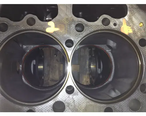 INTERNATIONAL DT 466E Engine Block