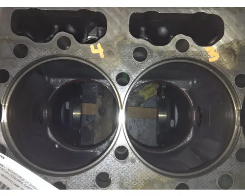 INTERNATIONAL DT 466E Engine Block