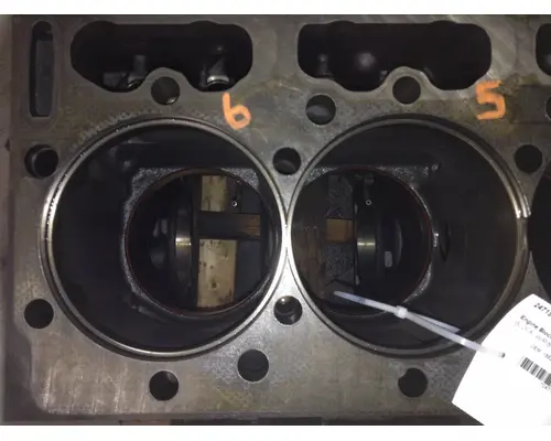 INTERNATIONAL DT 466E Engine Block