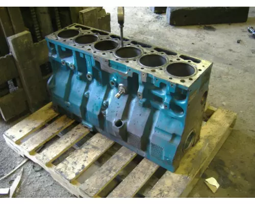 INTERNATIONAL DT 466E Engine Block