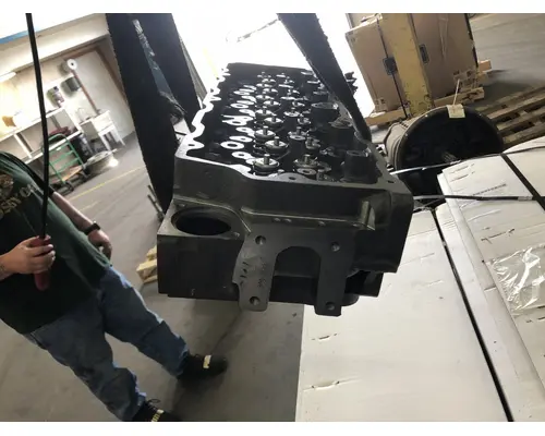 INTERNATIONAL DT 466E Engine Head Assembly
