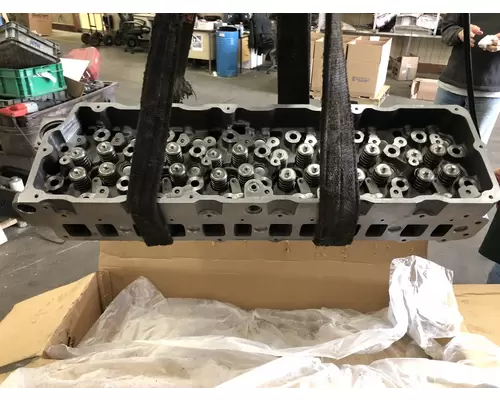 INTERNATIONAL DT 466E Engine Head Assembly