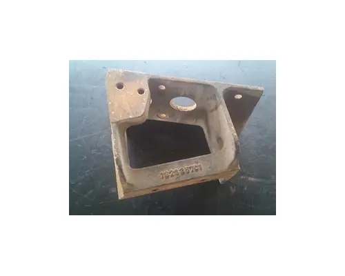 INTERNATIONAL DT 466E Engine Mounts