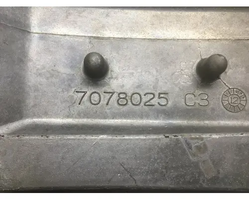 INTERNATIONAL DT 466E Engine Valve Cover