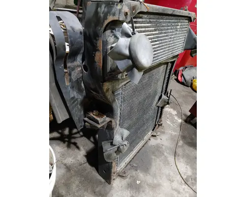 INTERNATIONAL DT 466E Radiator