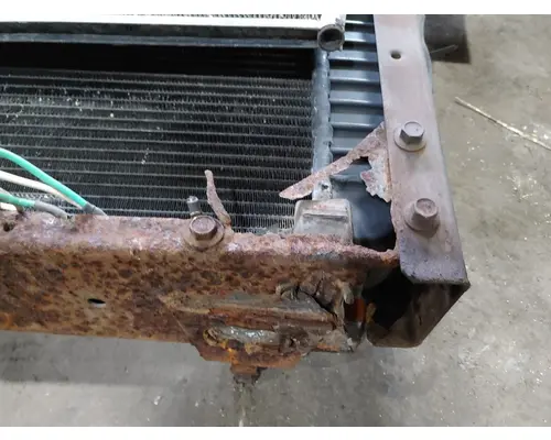 INTERNATIONAL DT 466E Radiator