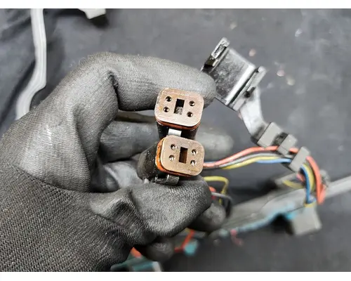 INTERNATIONAL DT 466E Valve Cover