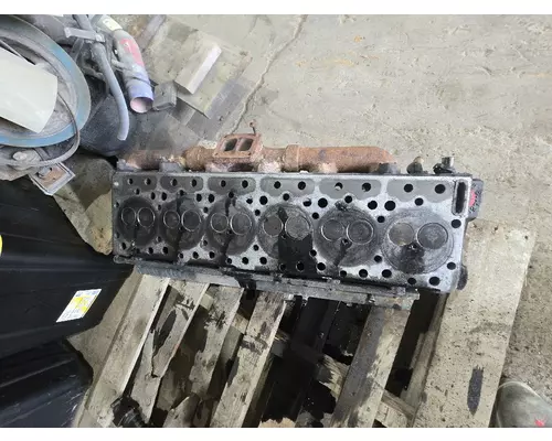 INTERNATIONAL DT 466 Cylinder Head