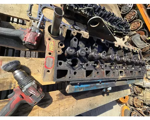INTERNATIONAL DT 466 Cylinder Head