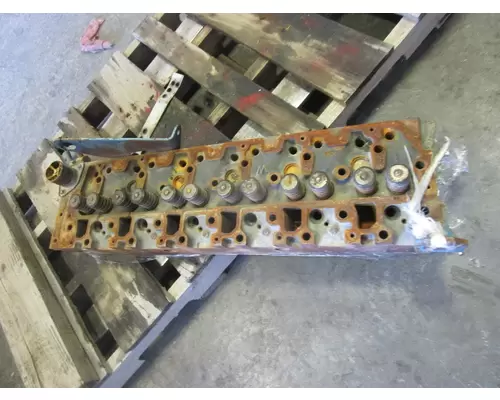 INTERNATIONAL DT 466 Cylinder Head