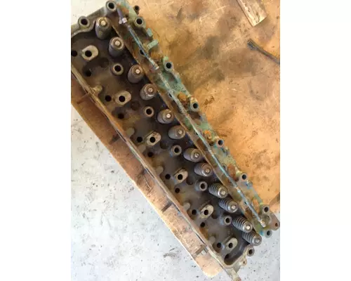 INTERNATIONAL DT 466 Cylinder Head