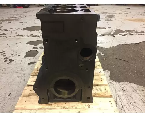 INTERNATIONAL DT466 EGR Cylinder Block