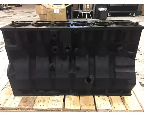 INTERNATIONAL DT466 EGR Cylinder Block