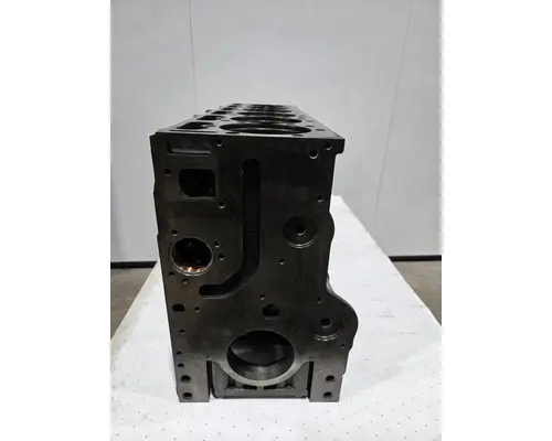 INTERNATIONAL DT466 EGR Cylinder Block