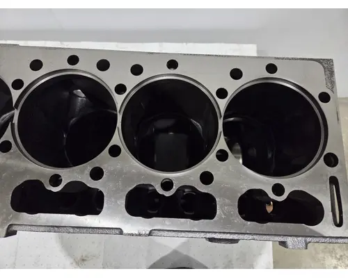 INTERNATIONAL DT466 EGR Cylinder Block