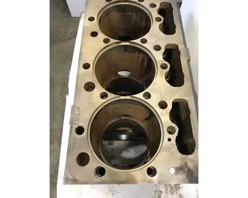 INTERNATIONAL DT466E Cylinder Block