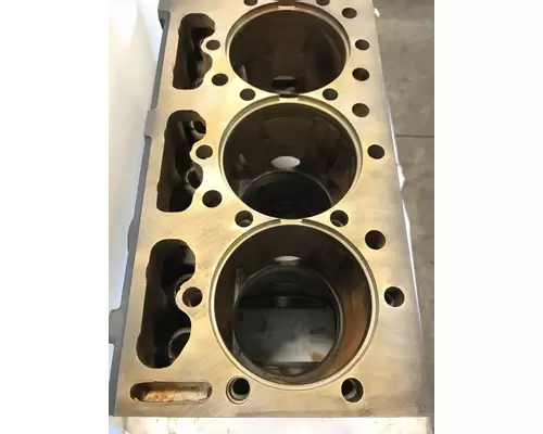 INTERNATIONAL DT466E Cylinder Block